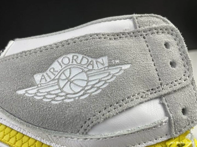 1st Kicks High CW6576-100 Air Smoke Light Jordan 1 Switch 0802